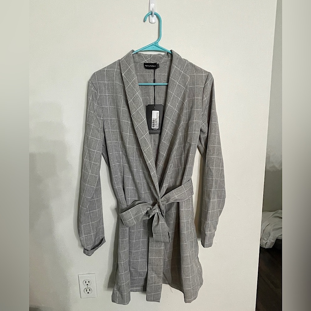 NWT! Pretty Little Thing Woman’s Grey and White Striped Blazer